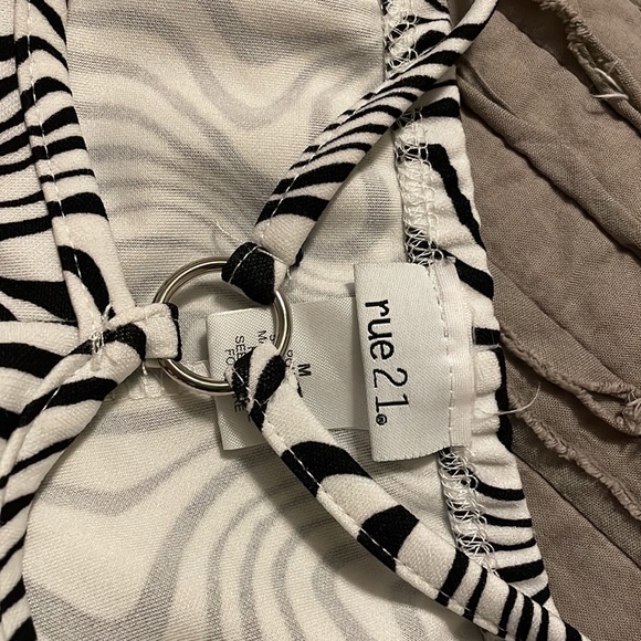 Brand is Rue 21, size is medium, black and white, pattern swirly - Picture 4 of 4